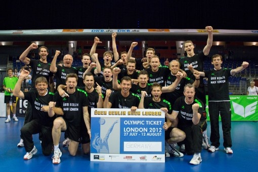 L’équipe allemande masculine de volleyball, en tenue ERIMA, se qualifie pour les jeux de Londres