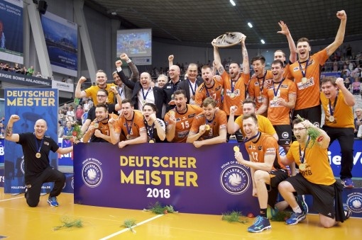 Les Berlin Recycling Volleys équipés par ERIMA sont champions d’Allemagne de volleyball