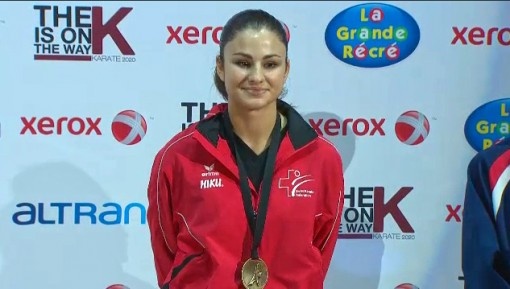 Championnat du monde de karaté: une athlète Suisse en tenue ERIMA GOLD MEDAL LINE obtient la médaille de bronze
