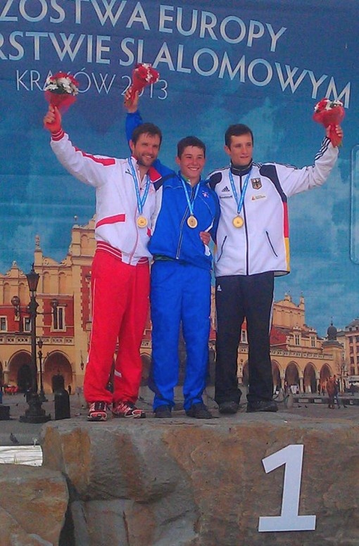 Mike Kurt, en tenue ERIMA,  conquiert pour la Suisse la médaille d’argent en slalom aux championnats d’Europe de canoë-kayak